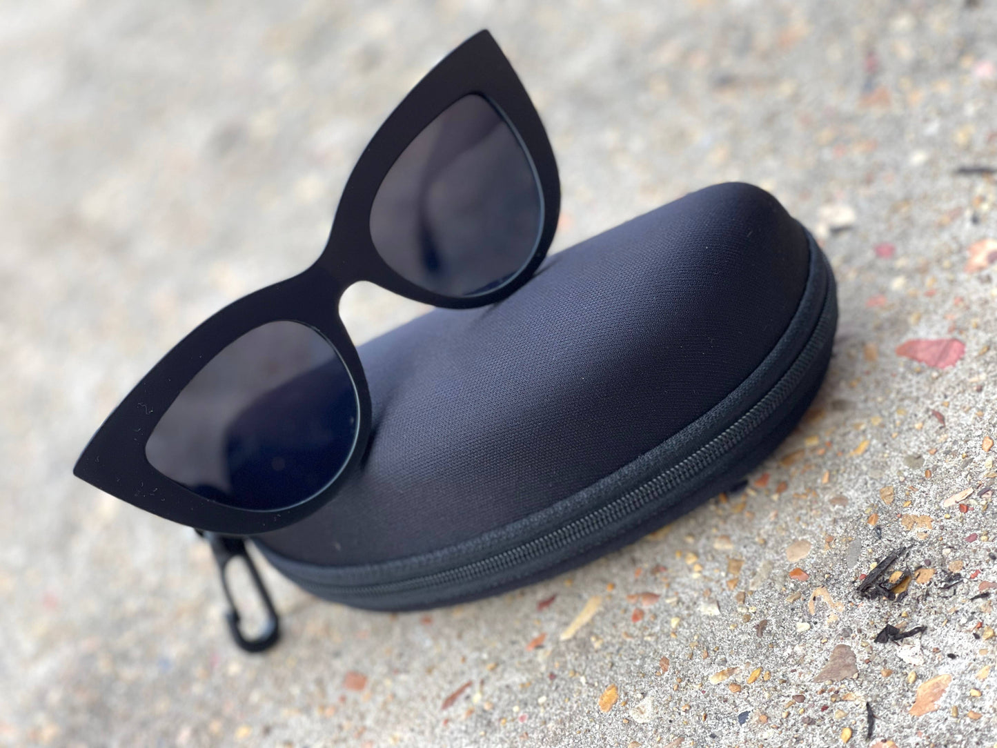 Women’s Cat Eye  Sun Shades Sunglasses + Matching Case 🕶️